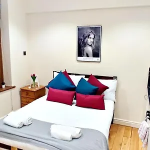 Homestay White's Row Resident, London