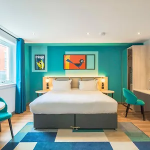 Hotel apartamentowy Holyrood ****