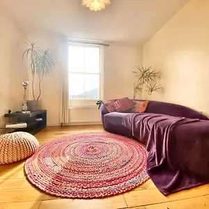 Apartment London's East End 2 Bedroom, London