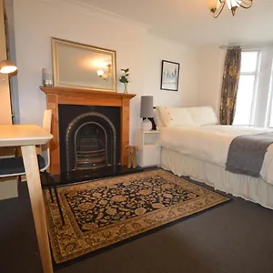 Homestay Living, London